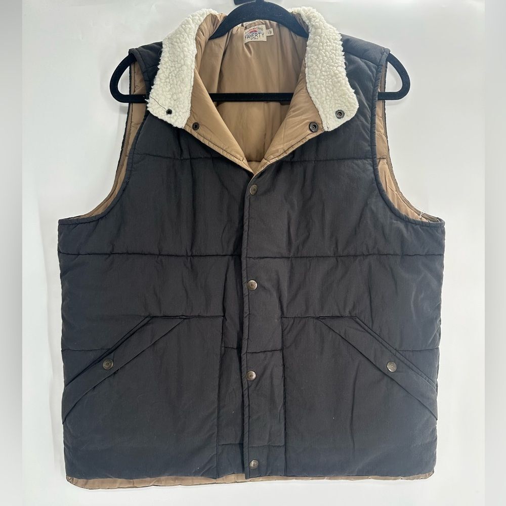 Faherty Brand Men’s Quilted Vest Large Black Sherpa Collar Snap Front Outdoor